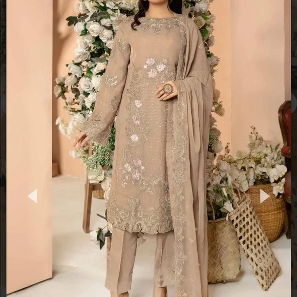 Imrozia premium -like new
Medium. Worn once. - Picture 15 of 16